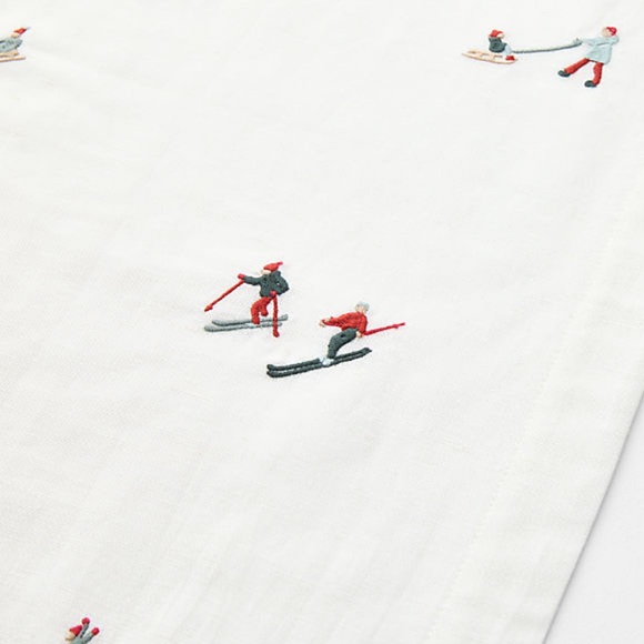 New! 🏂 ⛷️🎿 Crate&Barrel White Table Runner with Skier Embroidered 120” - Picture 2 of 2